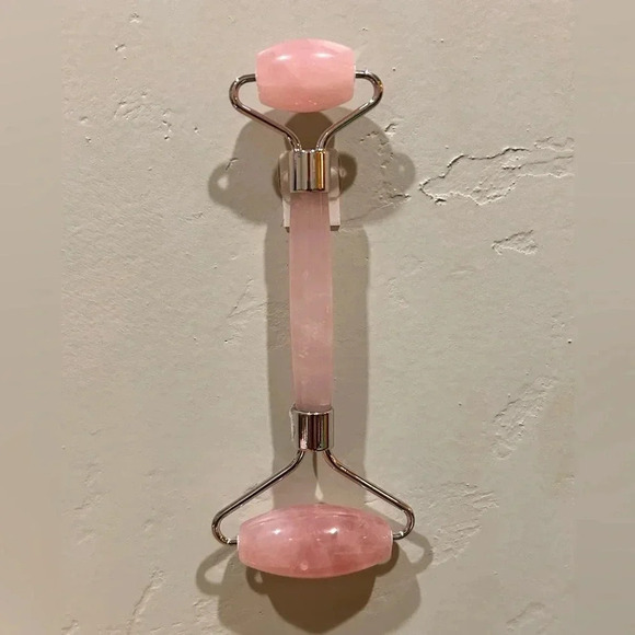 SEPHORA ROSE QUARTZ FACIAL ROLLER. BRAND NEW IN BOX. YOUNGER LOOKING SKIN! - Picture 10 of 12